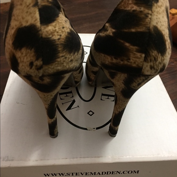 Steve Madden Vivvaa Leopard Heels - Picture 2 of 4